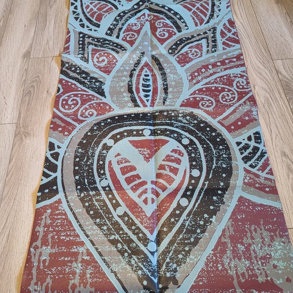 Gaiam folding travel yoga mat - Picture 2 of 5